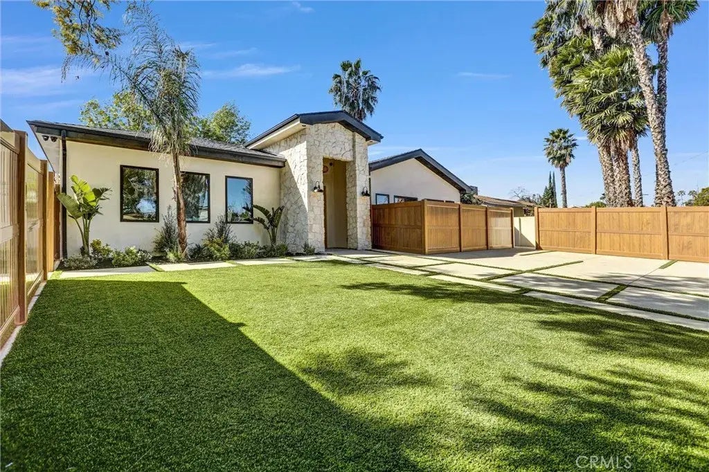 19142 Keswick Street, Reseda