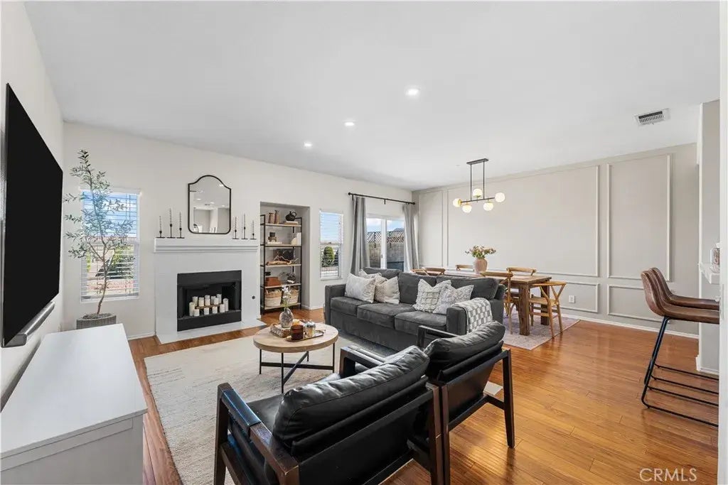 1833 W W Avenue H1 1, Lancaster