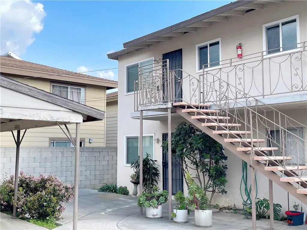 920 W Oliv Avenue D, Monrovia