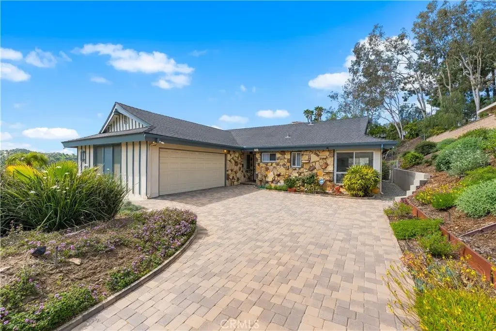 761 Foxkirk Road, Glendale