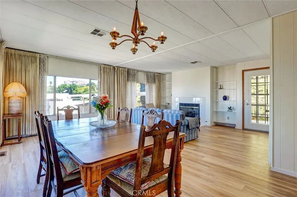 2550 Pacific Coast 256, Torrance