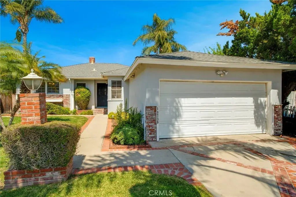 19739 Bassett Street, Winnetka