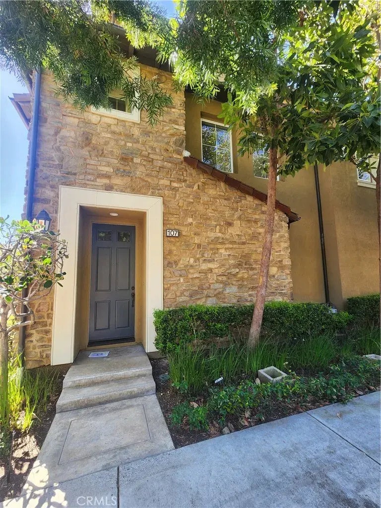 107 Roadrunner, Irvine