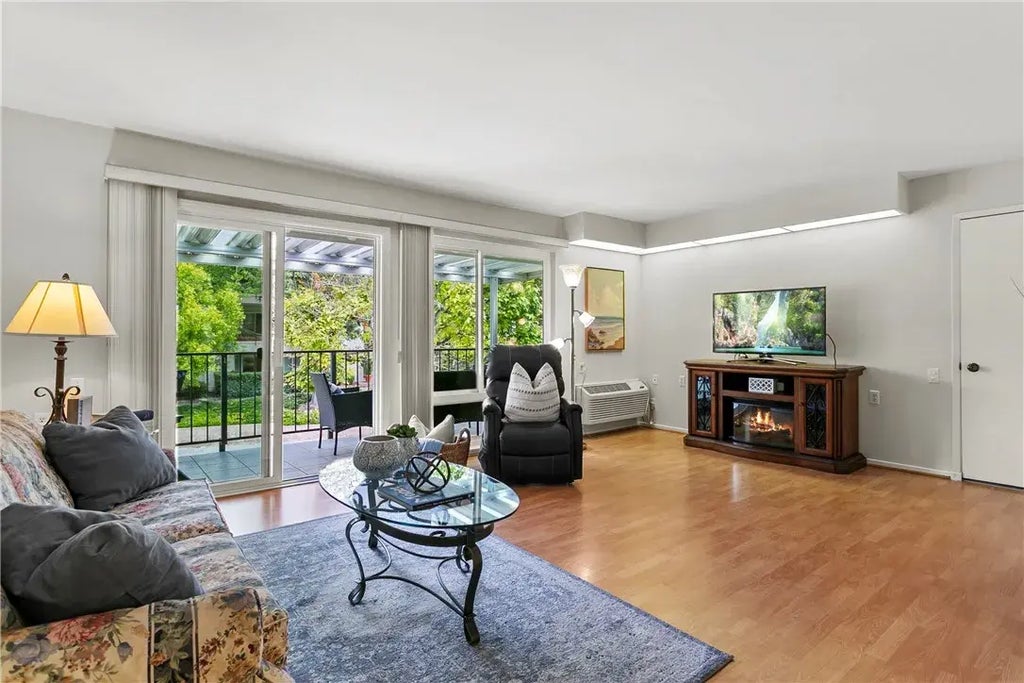 2275 Via Mariposa East N, Laguna Woods