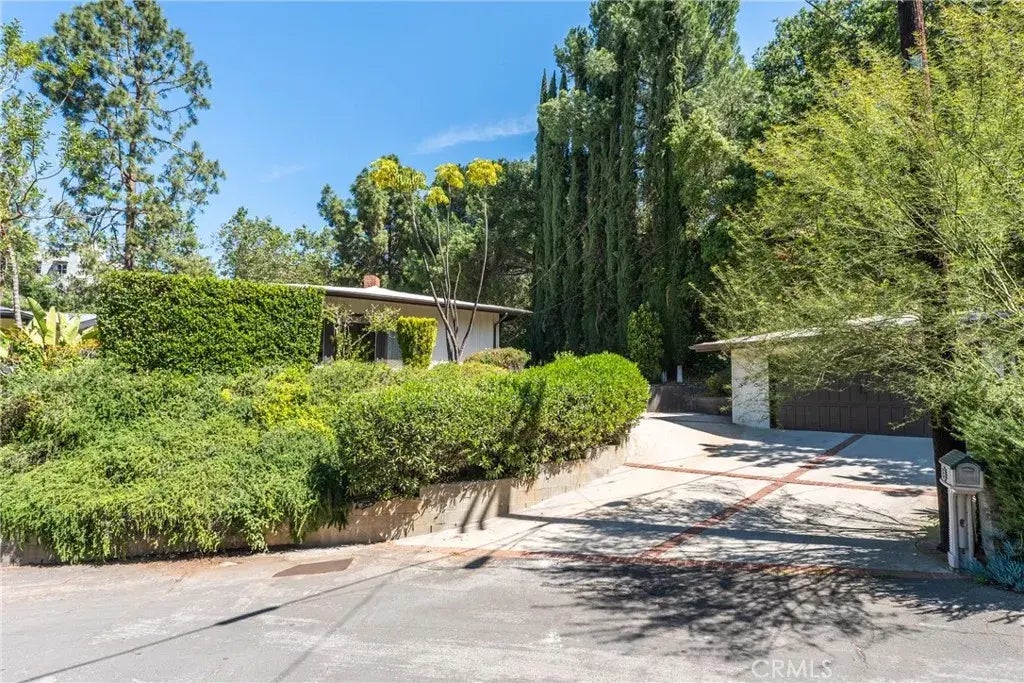 3297 Dunsmere Road, Glendale