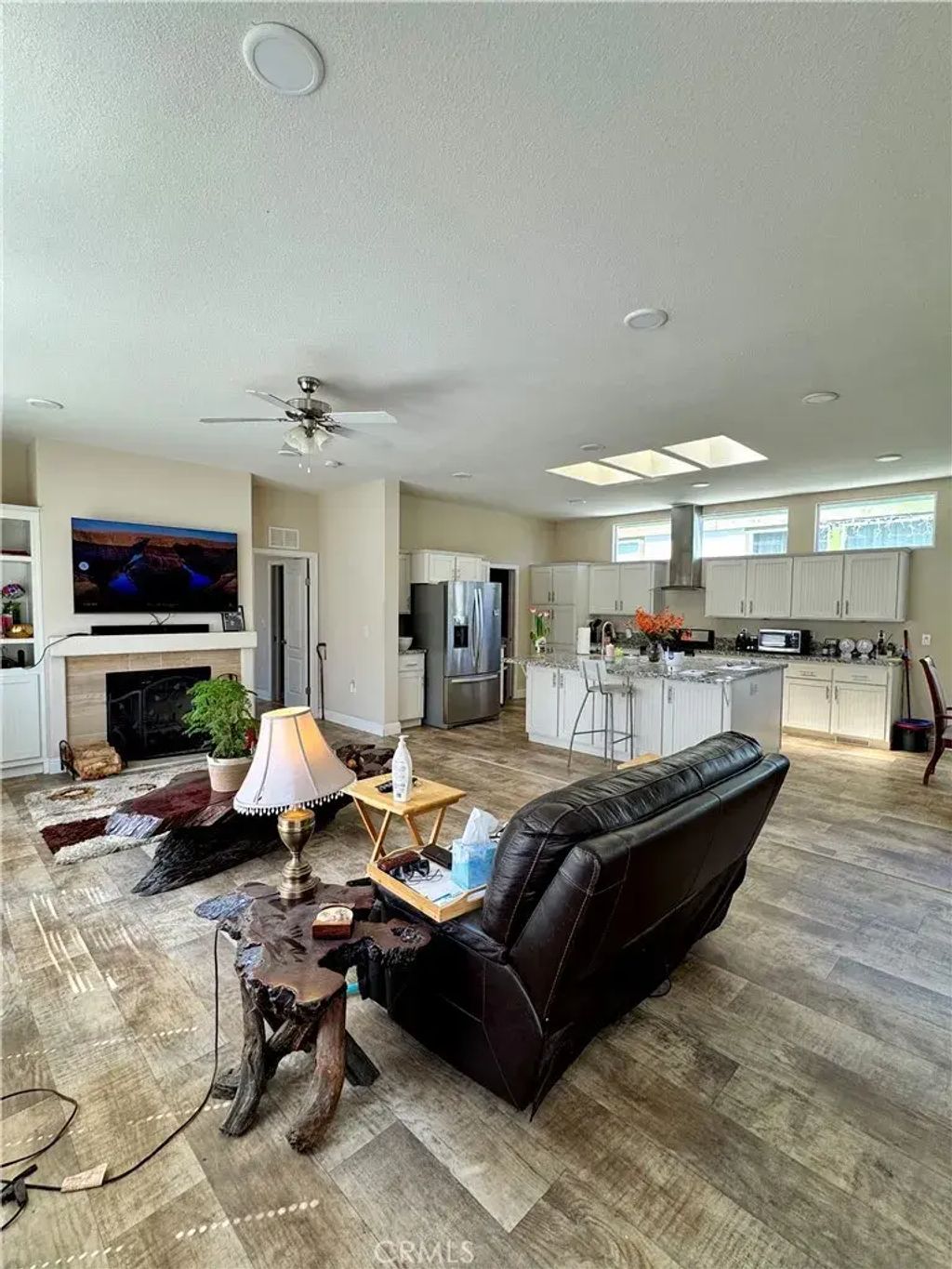 27 Essex, Northridge