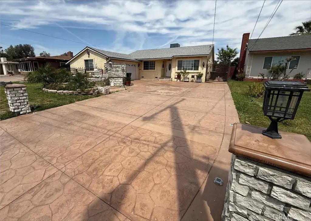 17442 Vine Street, Fontana