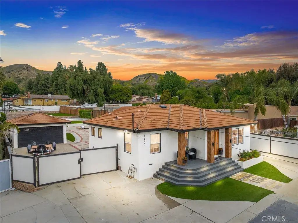 10635 Foothill Boulevard, Sylmar