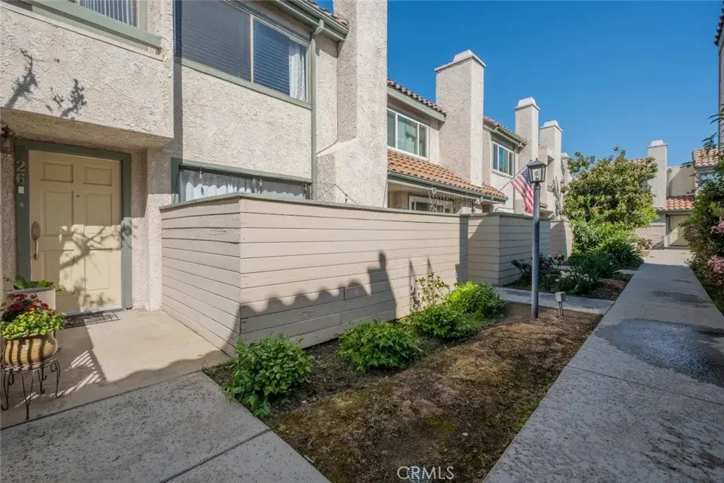 9111 Lemona Avenue 26, North Hills