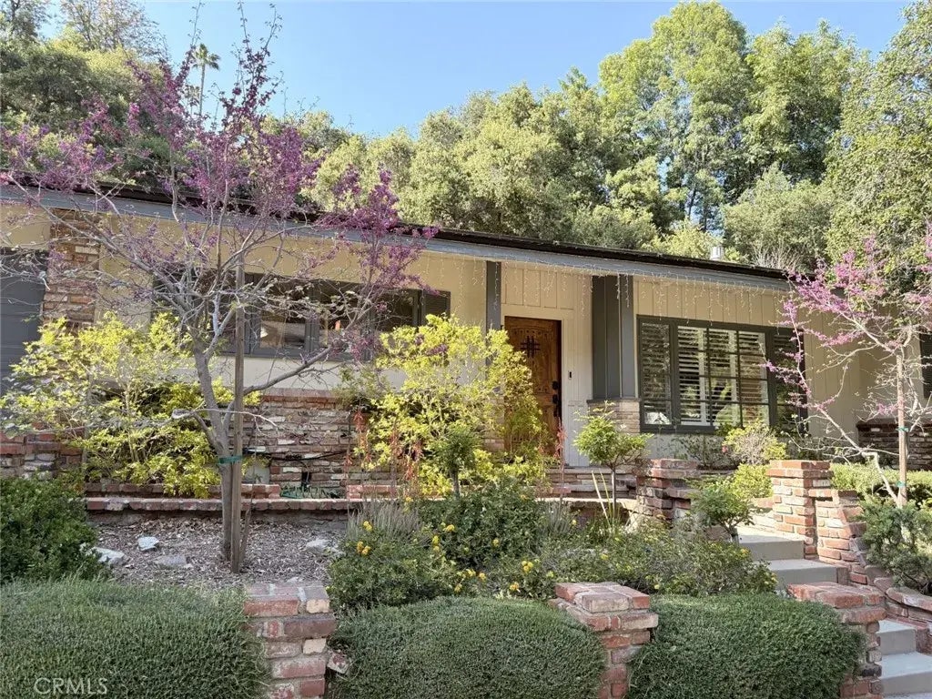 1435 Valane Drive, Glendale