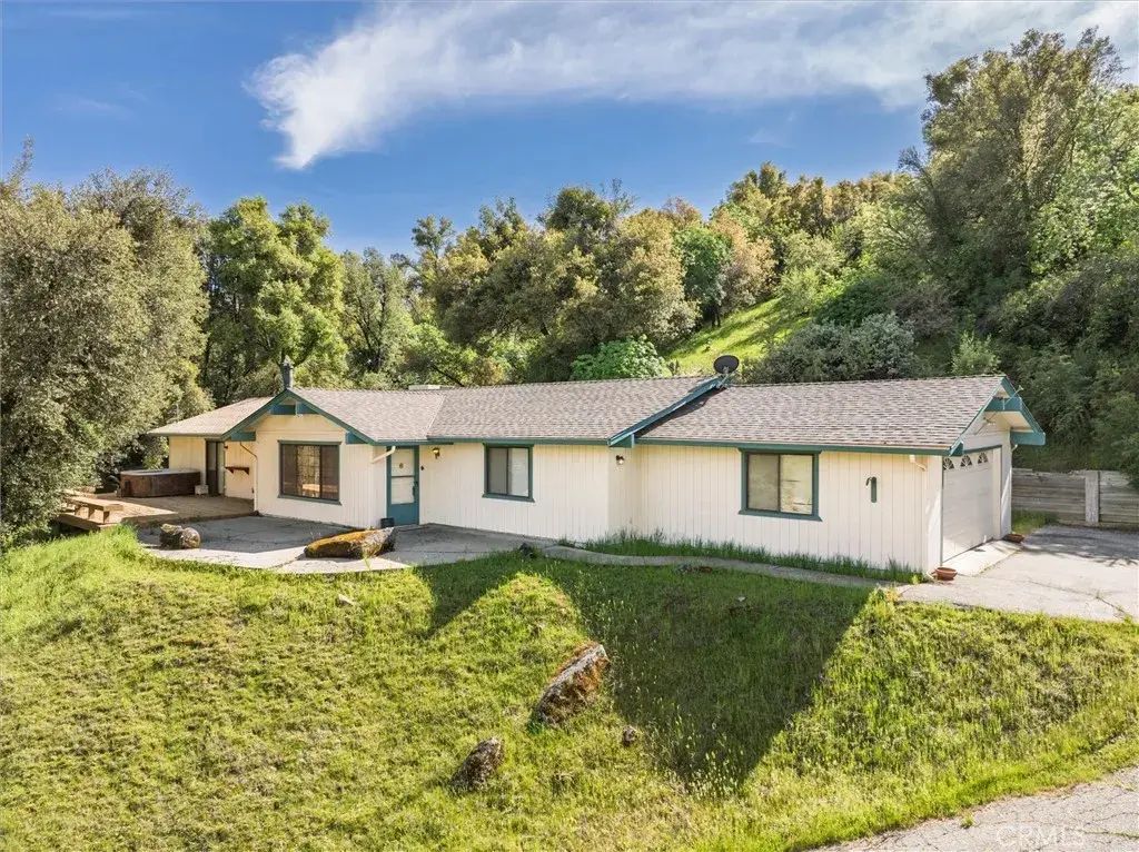 50566 Critter Creek Lane, Oakhurst