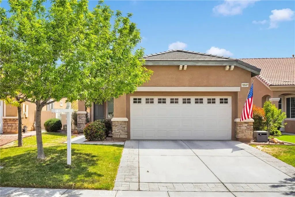 19547 Valley Court, Apple Valley