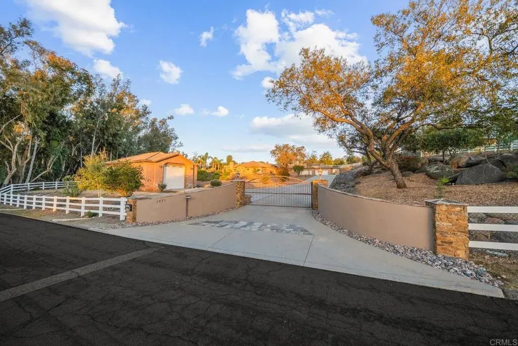 1871 Rancho Judith, Alpine