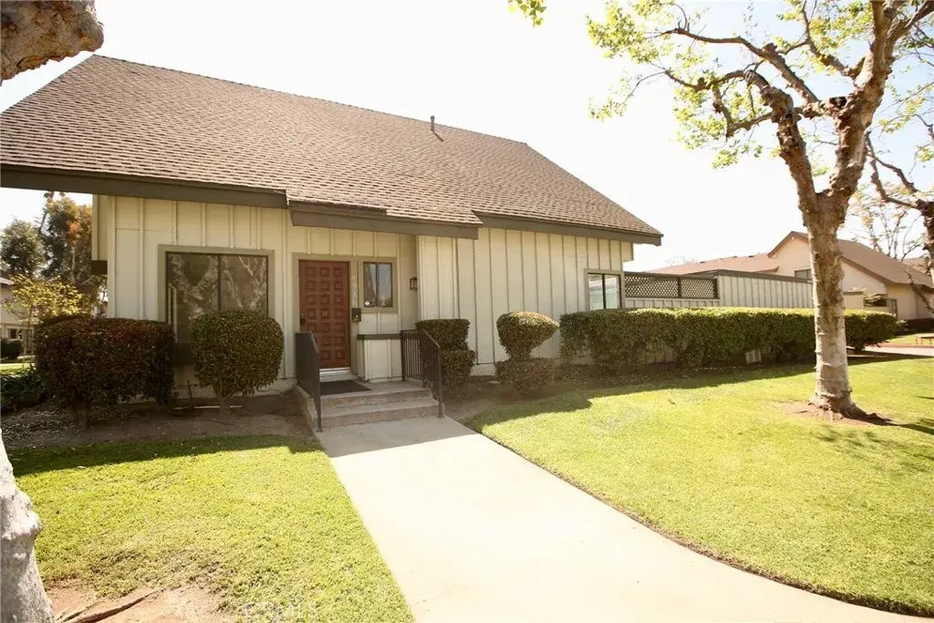 9936 Karmont Avenue, South Gate