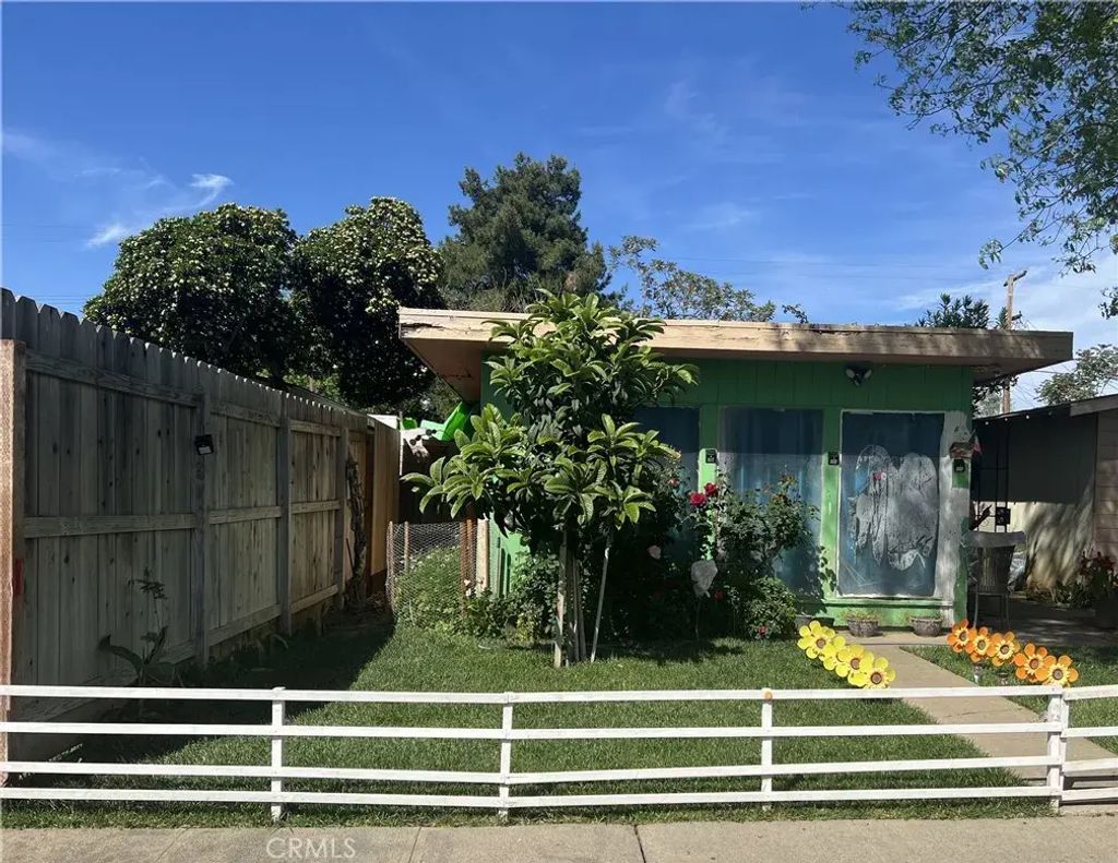 1017 W Santa Fe Avenue, Merced