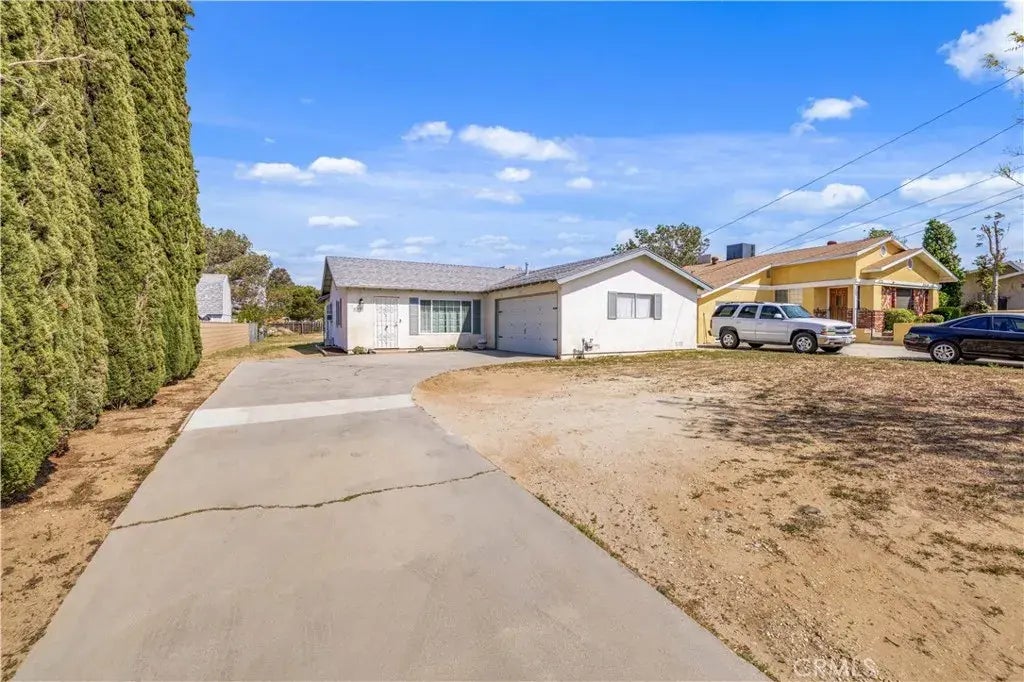 41740 50th Street West, Lancaster