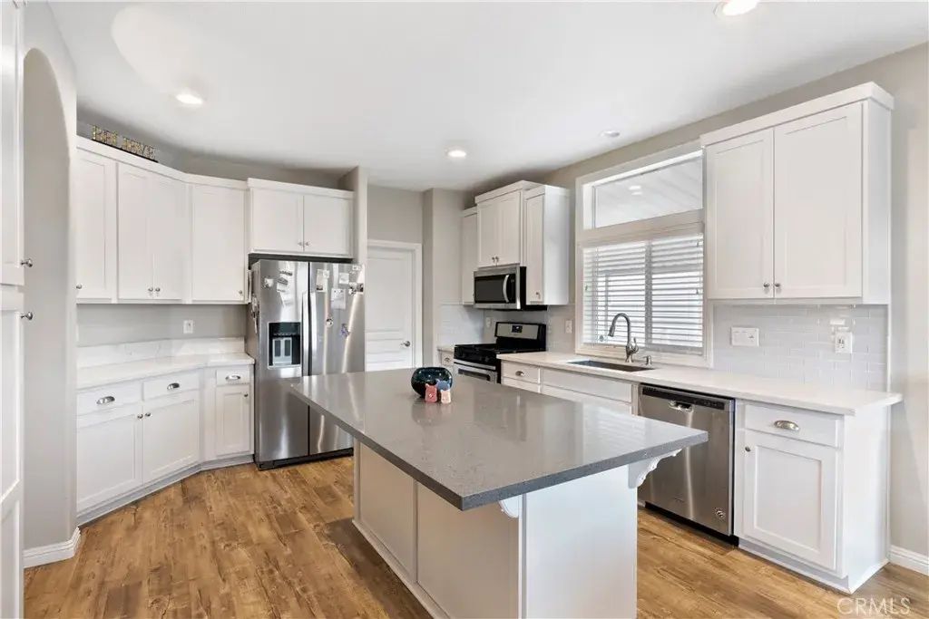 1194 Cambridge, Corona