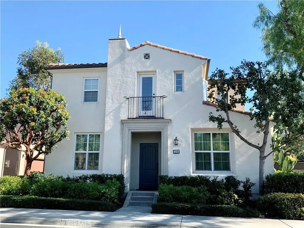 24 Night Bloom, Irvine