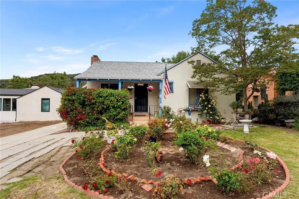 2241 E Glenoaks Boulevard, Glendale