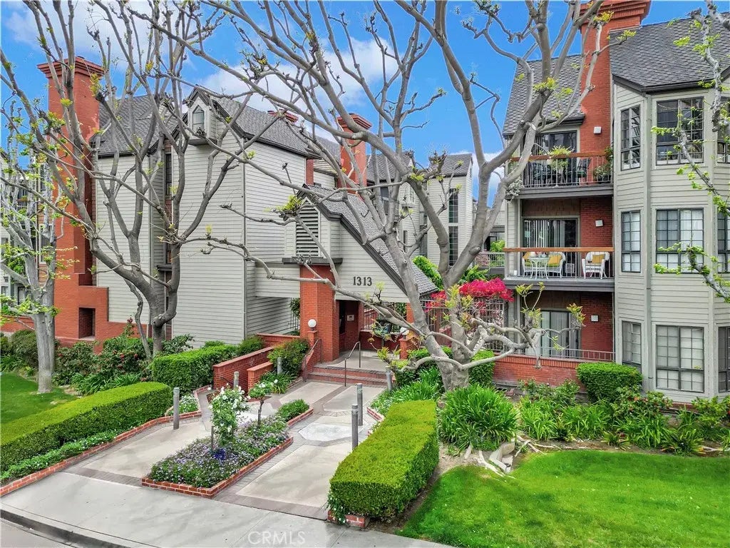 1313 Valley View Road 206, Glendale