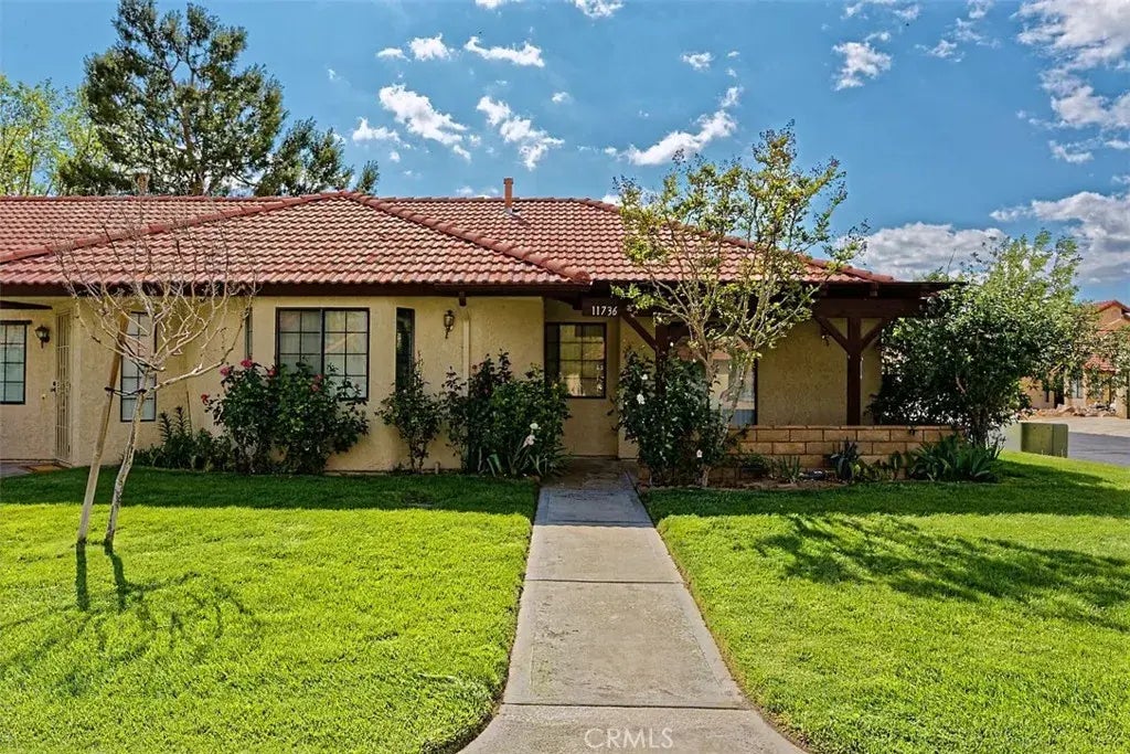11736 Cottonwood Drive, Apple Valley