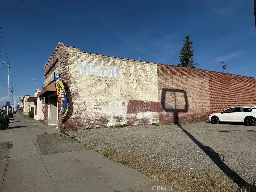 W Robertson, Chowchilla
