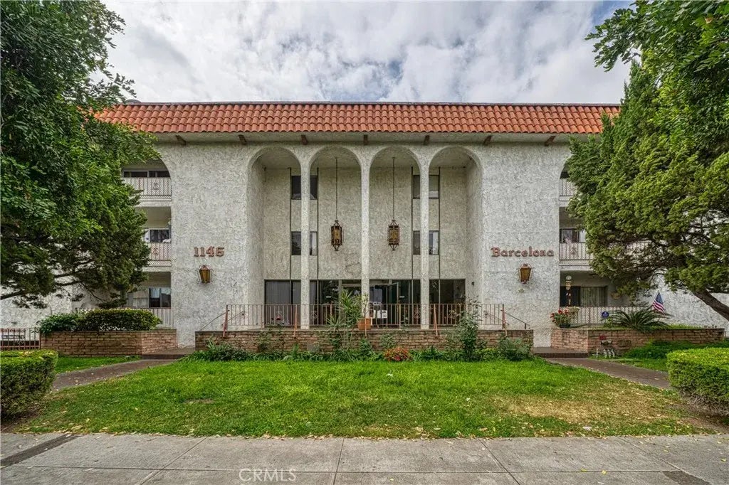 1146 E Lexington Drive 18 (#203), Glendale