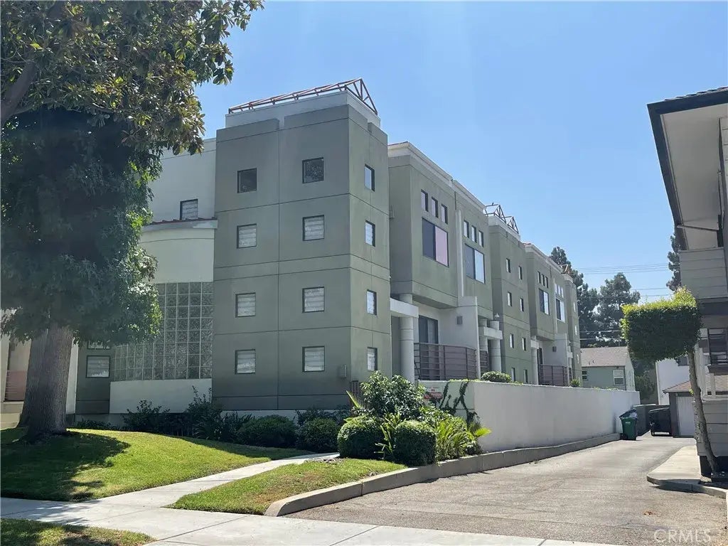 1432 Barrington Way 108, Glendale