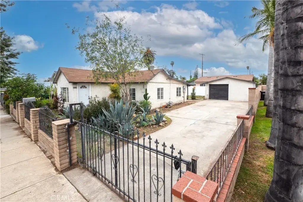 1181 W 4th Street, Pomona