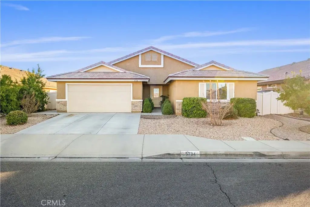 5734 W Forry Court, Lancaster