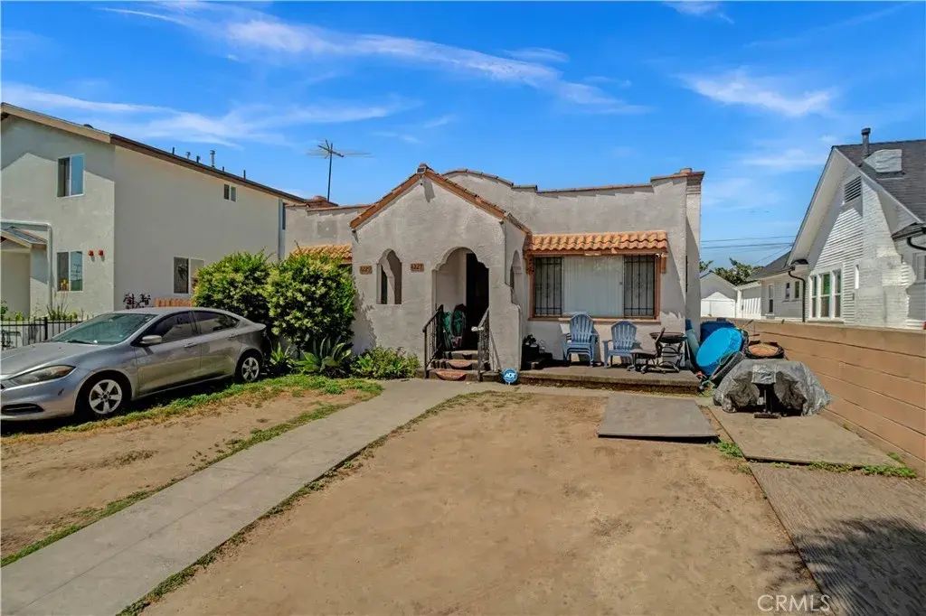 4227 Walton Avenue, Los Angeles