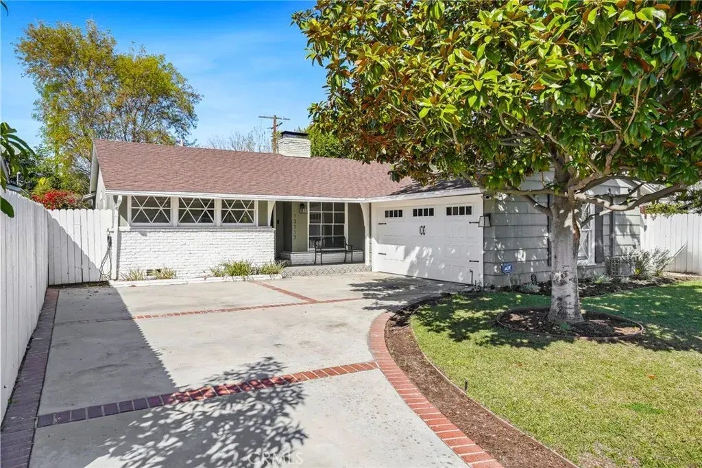 13117 Huston Street, Sherman Oaks