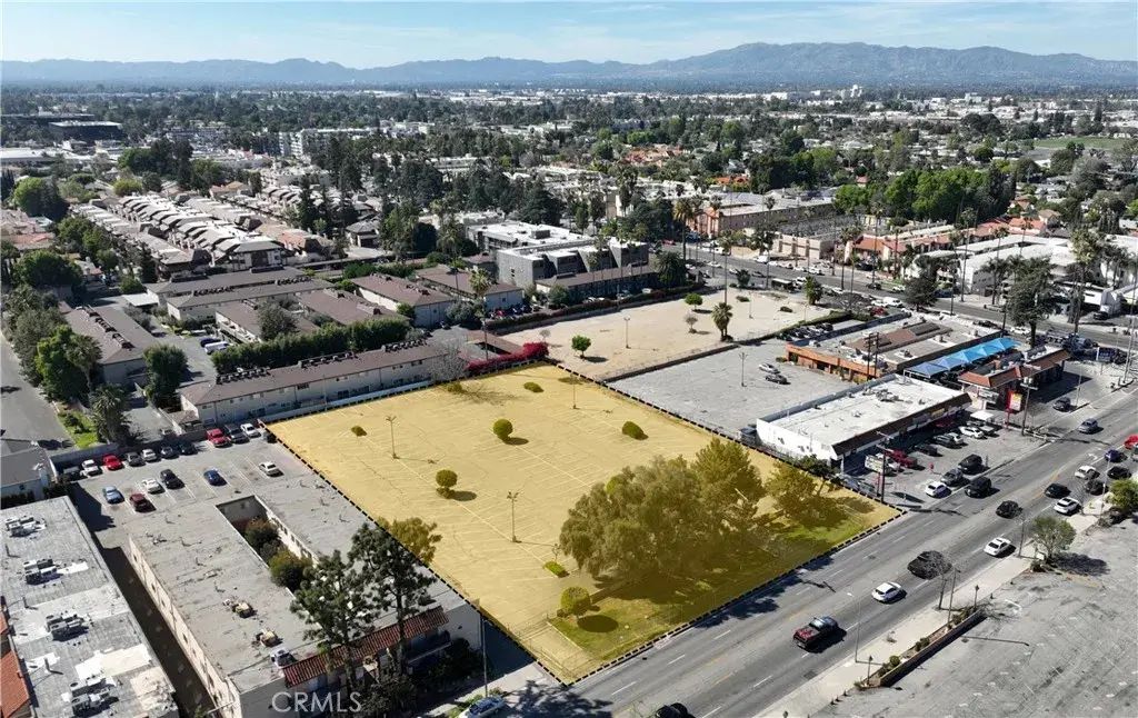 7117 Kester, Van Nuys