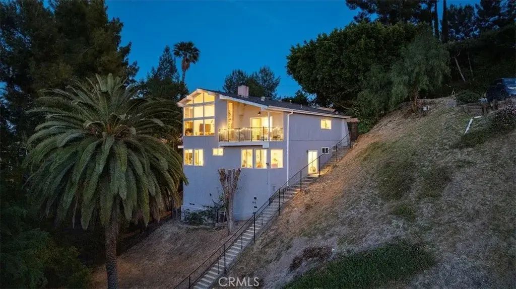 5291 Darro Road, Woodland Hills