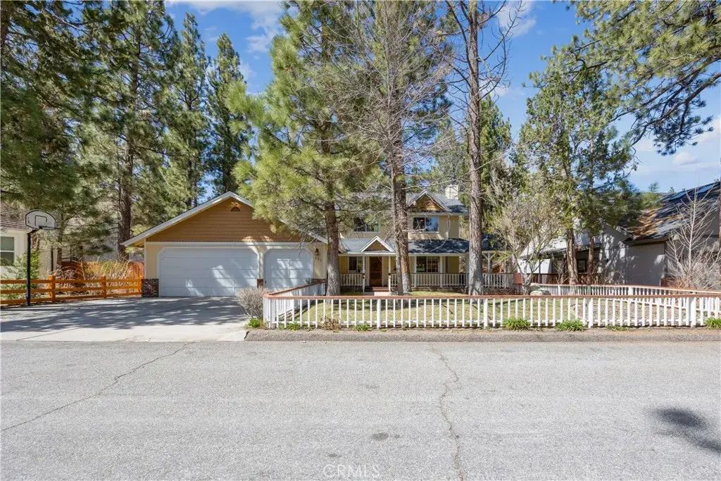 715 E Mountain View Boulevard, Big Bear City