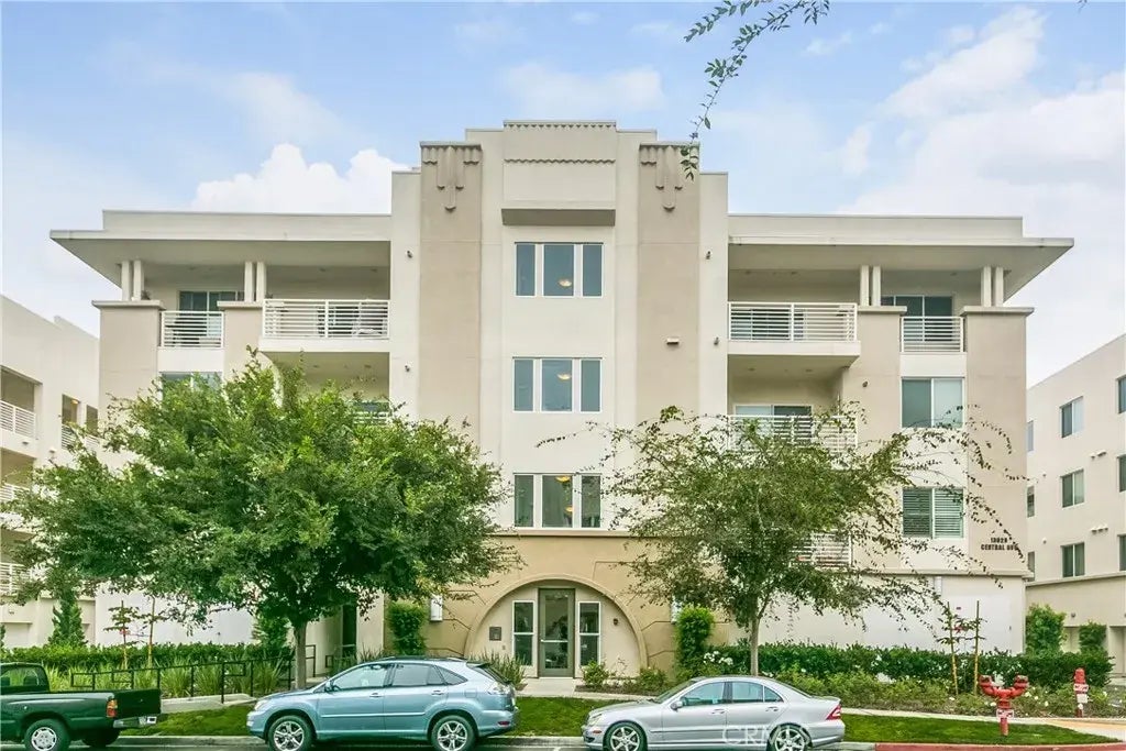 13029 Central Avenue 204, Hawthorne