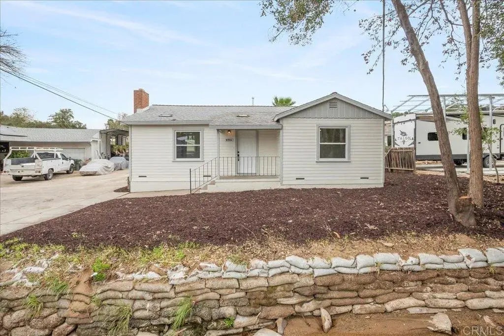 8941 Lakeview Road, Lakeside