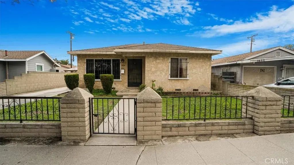 3634 Caspian Avenue, Long Beach