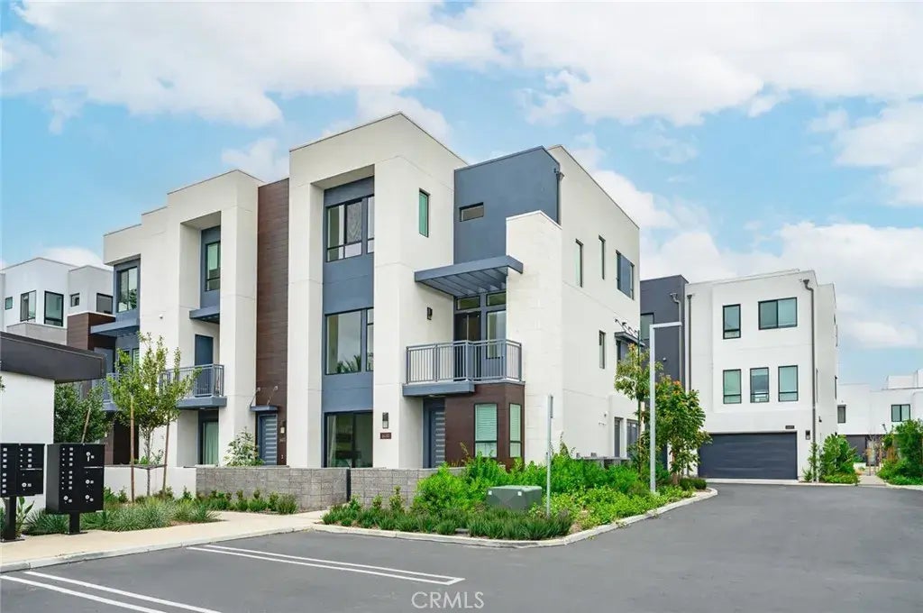 16180 Summer Sky Pl, Tustin