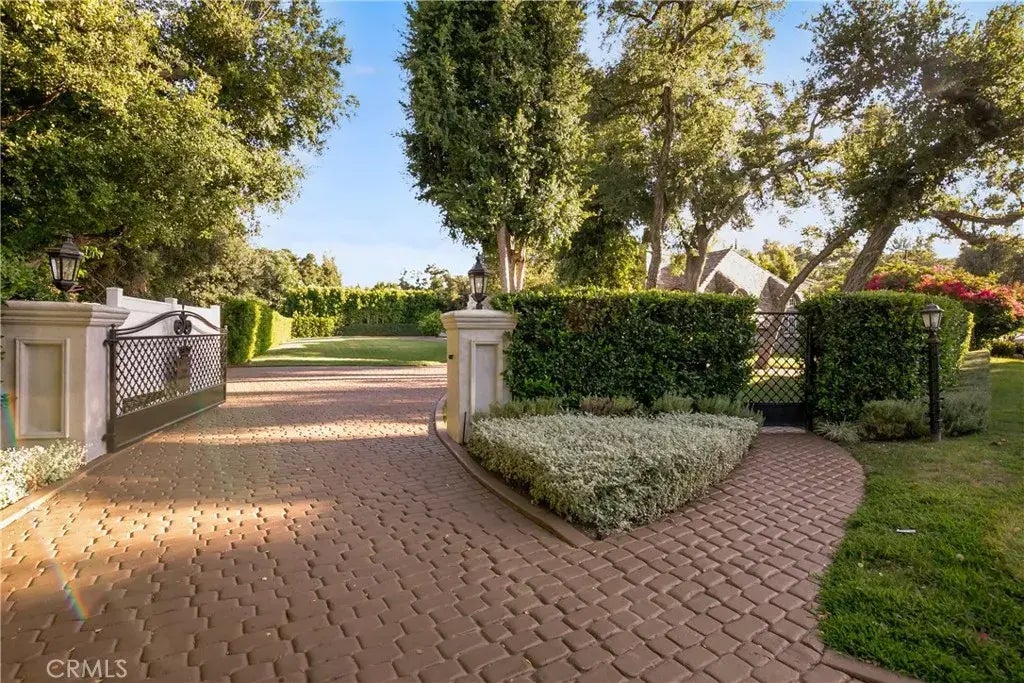 17500 Rancho Street, Encino