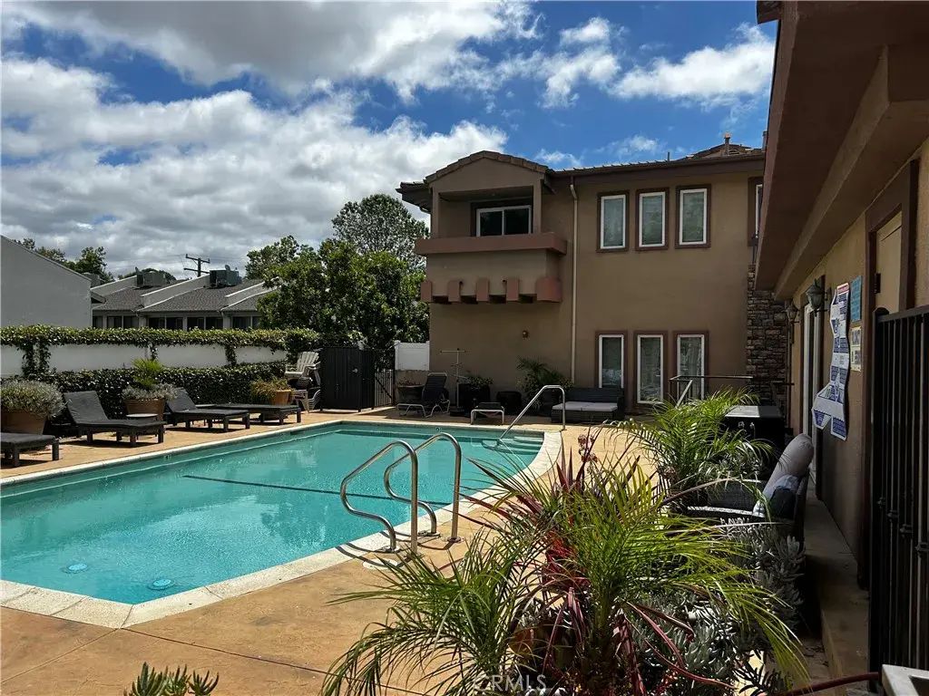 5241 Colodny Drive 201, Agoura Hills