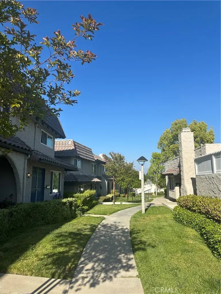 25260 Avenida Dorena, Newhall