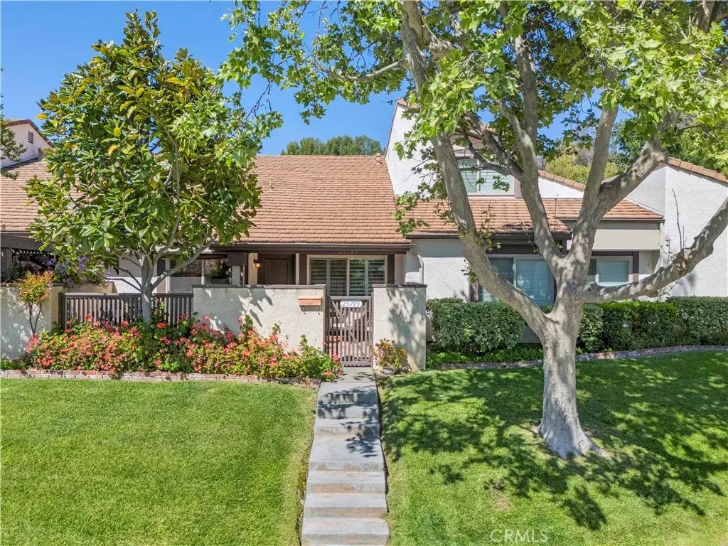 25795 Vista Fairways Drive, Valencia