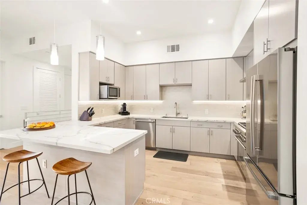 4322 Gentry Avenue 104, Studio City