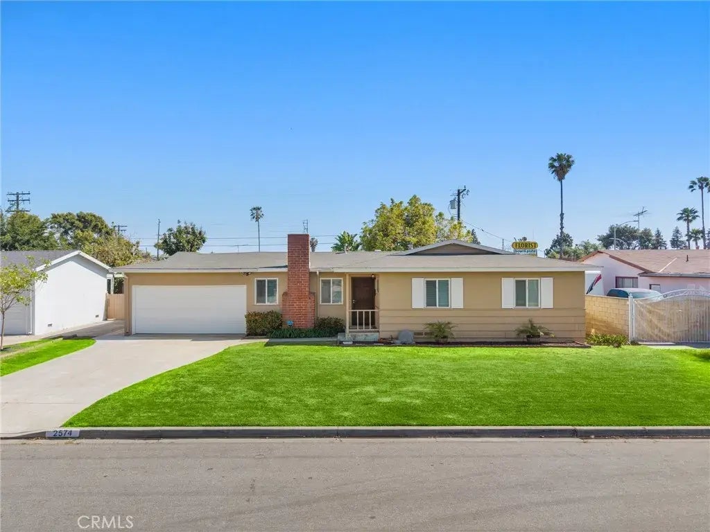 2574 W Heffron Drive, Anaheim