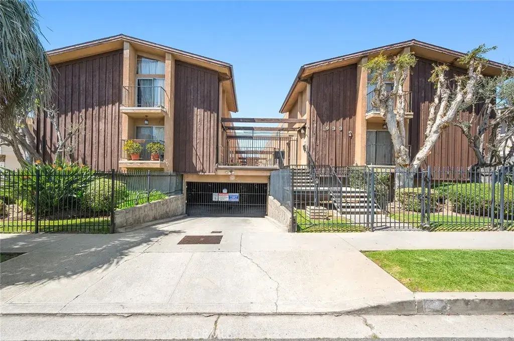 933 N Cedar Street 6, Inglewood