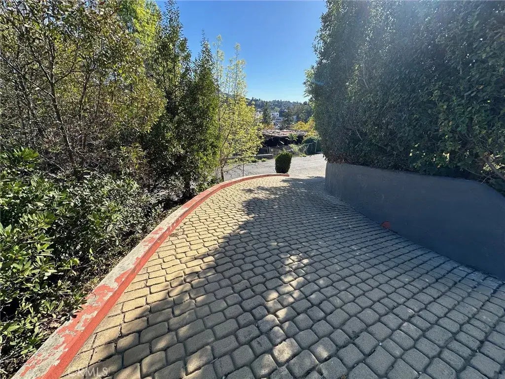 Photo of Listing #TR25095209