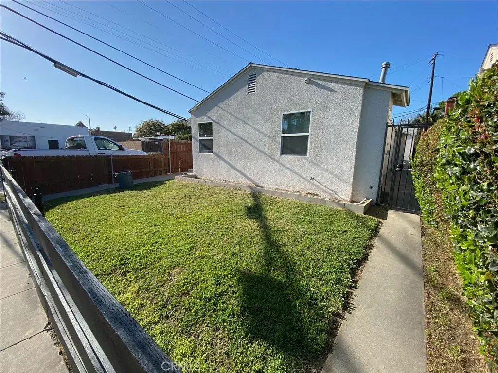 121 E Bort Street, Long Beach