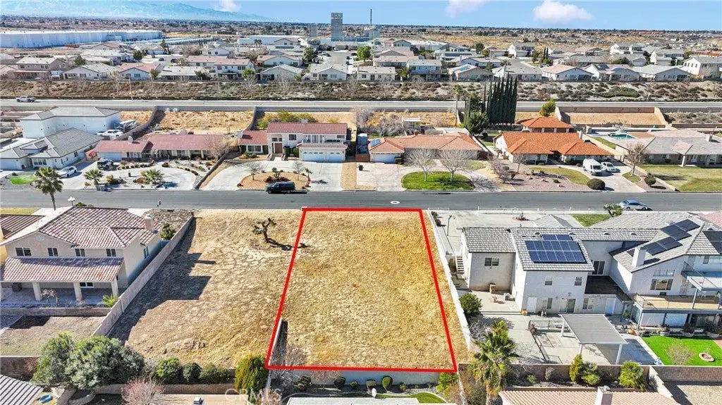 13195 Autumn Leaves, Victorville