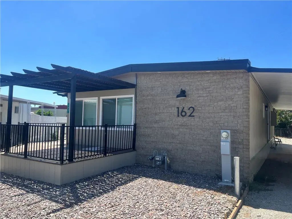 260 N Lyon Ave 162, Hemet